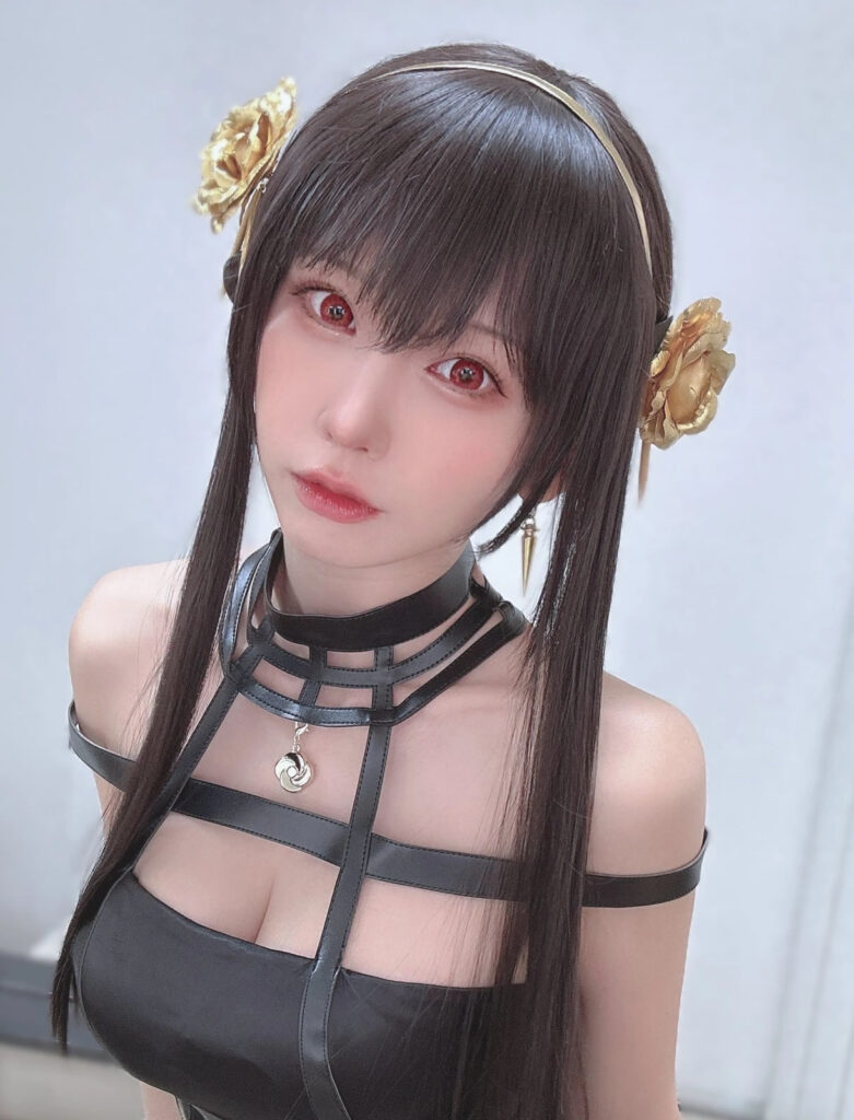 Enako tiếp tục theo đuổi cosplay bên cạnh công việc người mẫu ảnh