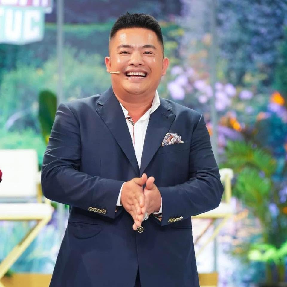 Hải Sapa tham gia một phiên livestream bán thịt trâu sấy