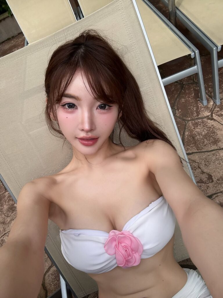 Yuka diện trang phục cosplay với thần thái tự tin