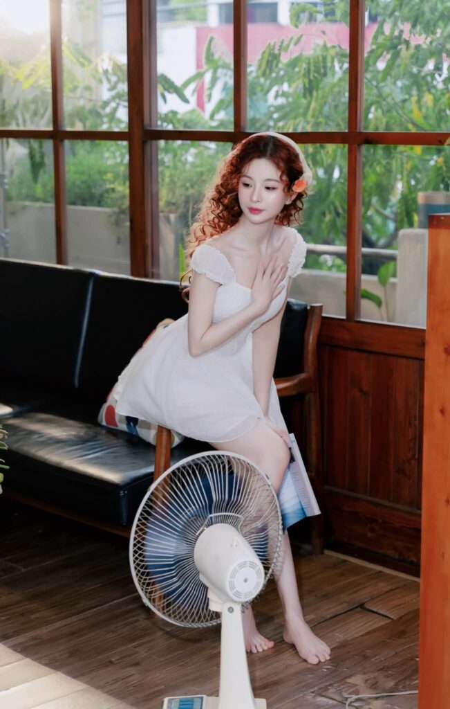 Nữ streamer Mèo 2k4 trong khoảnh khắc đời thường