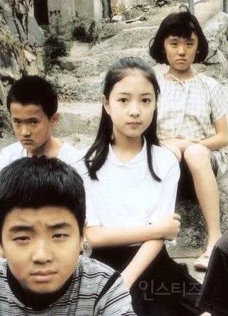 Lee Se Young trong phong cách thời trang đời thường hiện đại