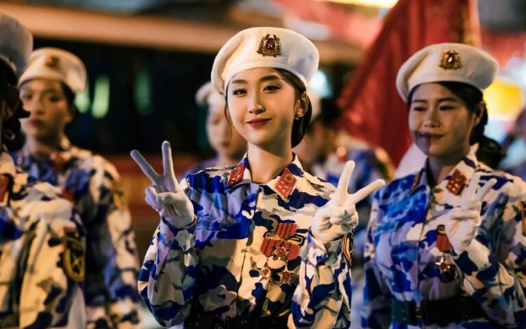 Nguyễn Thu Quỳnh trong hình ảnh nữ quân nhân tại sự kiện diễu binh