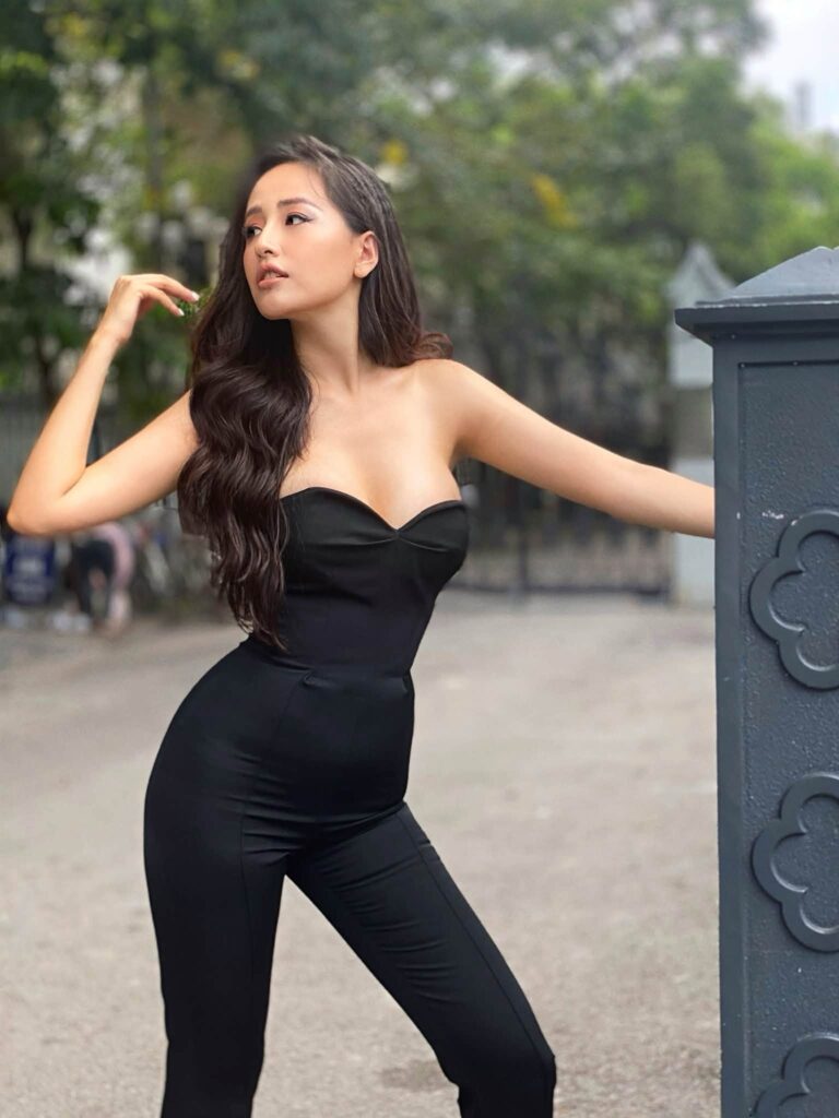 Cận cảnh thần thái của Mai Phương Thúy trong loạt ảnh mới