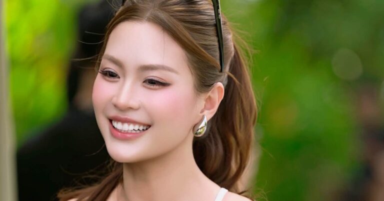 Á hậu Diễm Trang tươi cười trong trang phục thể thao màu xanh pastel