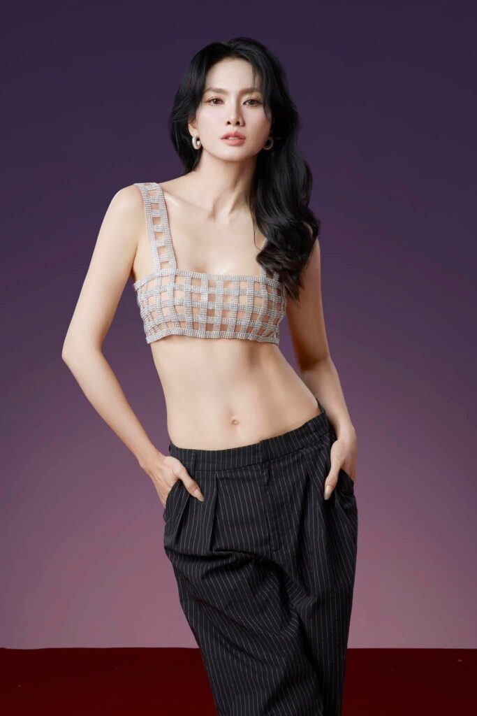 Anh Thư xuất hiện với phong thái trẻ trung và tự tin