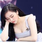 Nhã Tiên thời điểm được biết đến với biệt danh hot girl ngủ gật