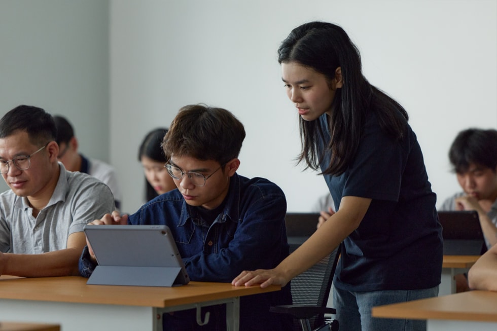 Nhân viên nhà cung cấp tham gia khóa học kỹ thuật