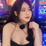Như Lê xuất hiện với diện mạo và làn da nâu khỏe khoắn