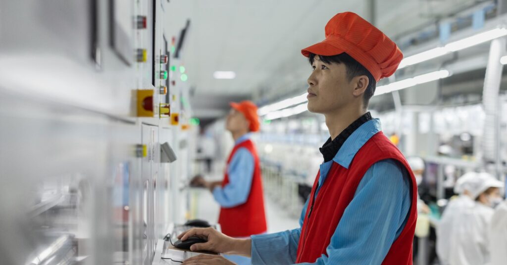 Đại diện Apple và Đại học Bách Khoa Hà Nội trong hoạt động hợp tác giáo dục
