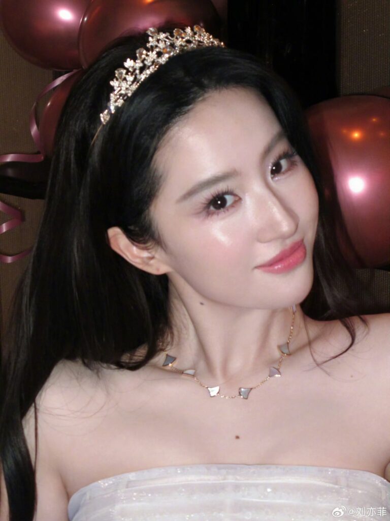 Thiết kế thuộc bộ sưu tập Spring Summer 2025/2026 của PHAN HUY