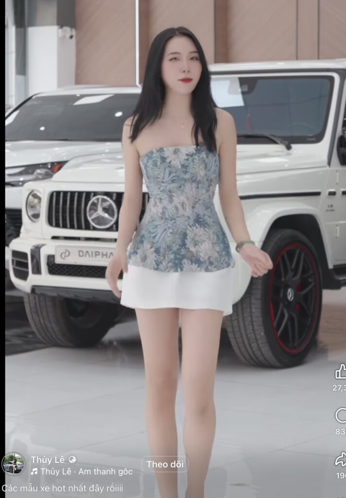 Thủy Lê dùng nạng sau lần ngã xe phải nhập viện