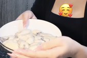 Cận cảnh lớp makeup và họa tiết trên má của Yuka