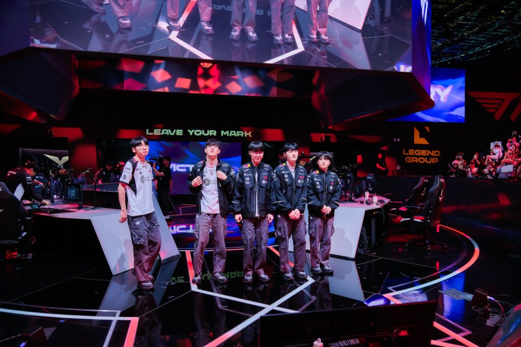 Không khí thi đấu căng thẳng tại vòng Playoffs LCK 2026