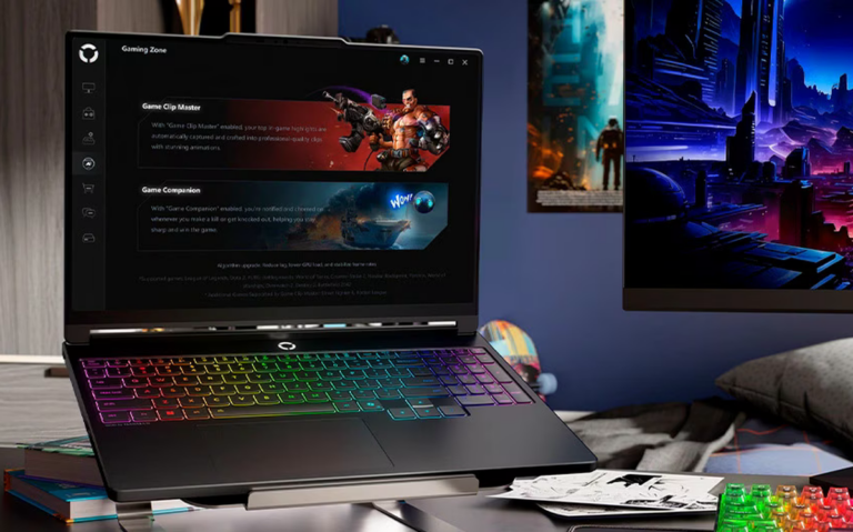 Laptop Lenovo Legion 5i Gen 11 hiển thị trên nền đồ họa gaming
