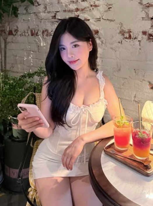 Loạt ảnh đời thường thể hiện phong cách thời trang đa dạng của Mai Anh