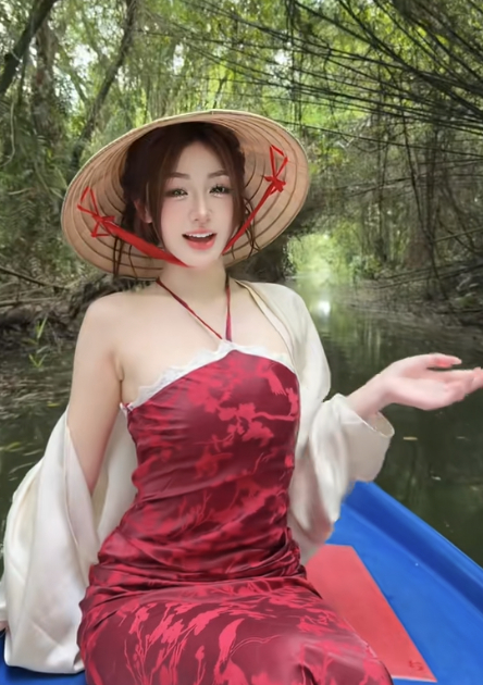 Cận cảnh nụ cười rạng rỡ của Trần Hà Linh