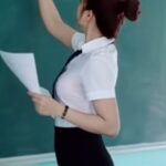 Cô giáo Duyên mỉm cười trước lớp học