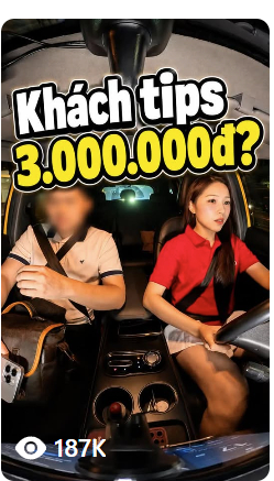 Nữ tài xế trao đổi với hành khách sau khi xe đến điểm trả