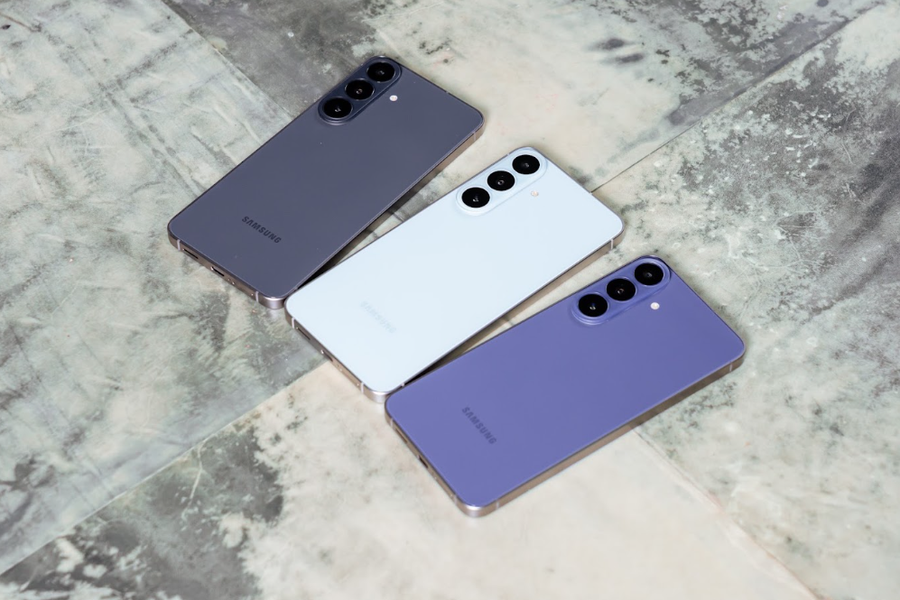 Galaxy S26 FE hiển thị giao diện các tính năng Galaxy AI
