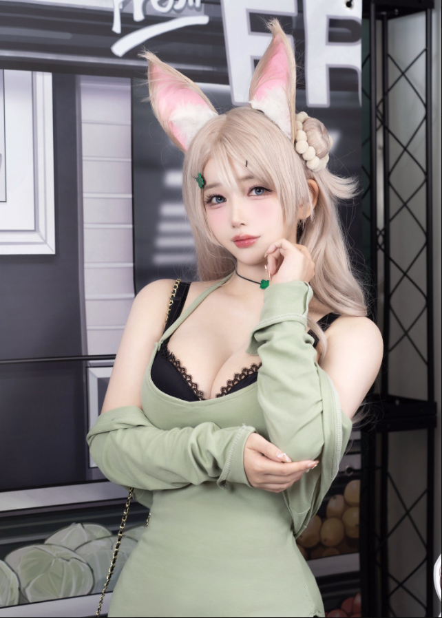 Nữ người mẫu tạo dáng trước ống kính trong loạt ảnh cosplay