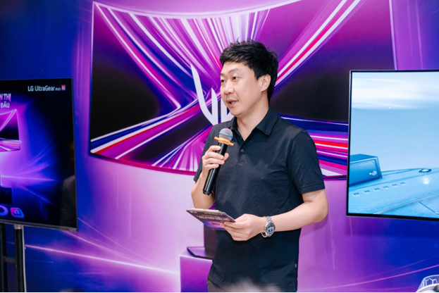 Mẫu UltraGear OLED 5K2K với màn hình cong 800R