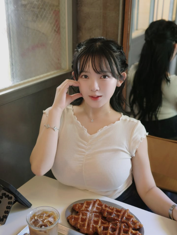 Hình ảnh Jun Amaki sau thông báo kết thúc sự nghiệp người mẫu ảnh