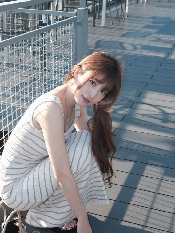 Meng Jie thể hiện vũ đạo ngắn trong video du lịch tại Việt Nam