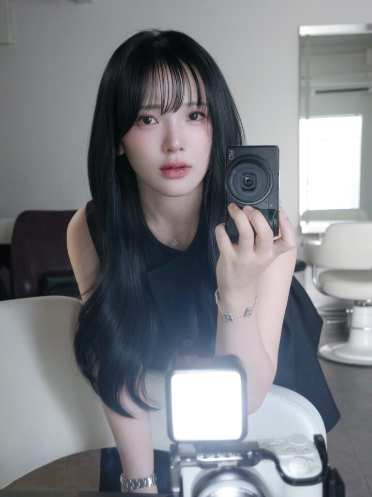 Jun Amaki giới thiệu photobook kỹ thuật số Amapochi 2.0