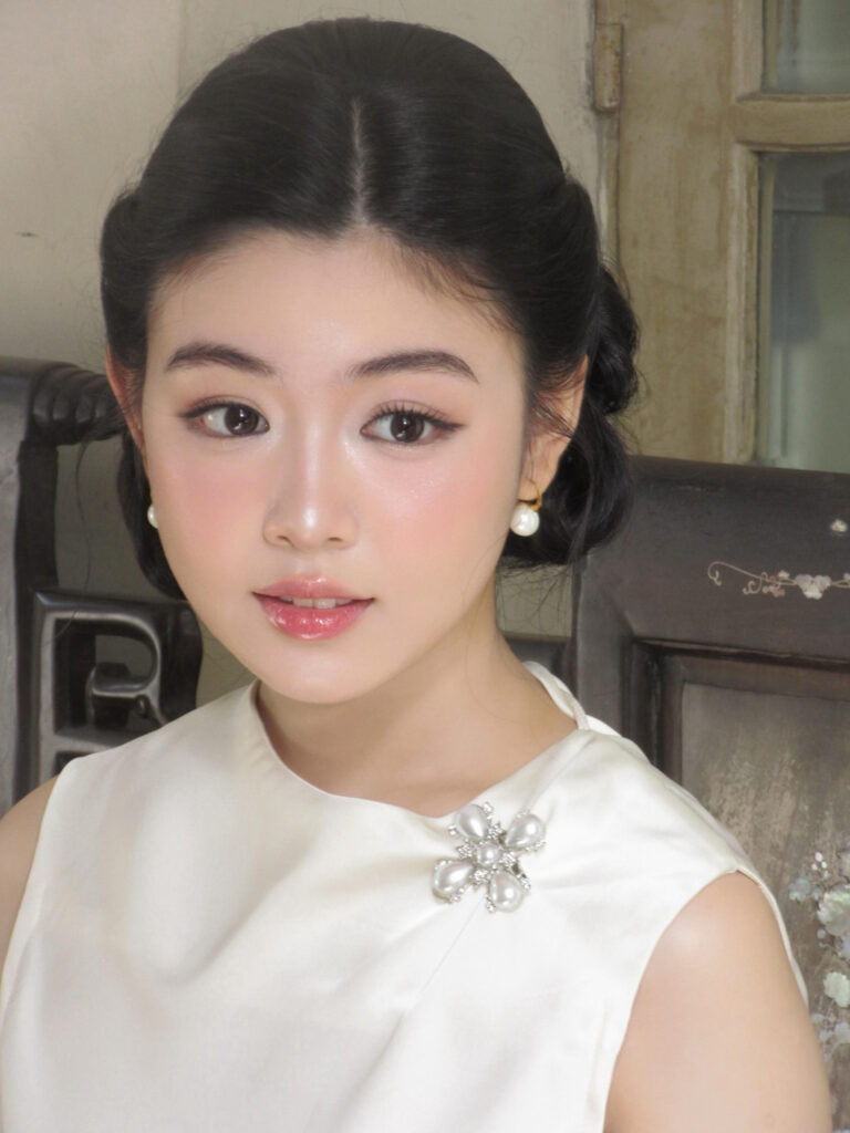 Hình ảnh Lọ Lem trong diện mạo trưởng thành tại một sự kiện