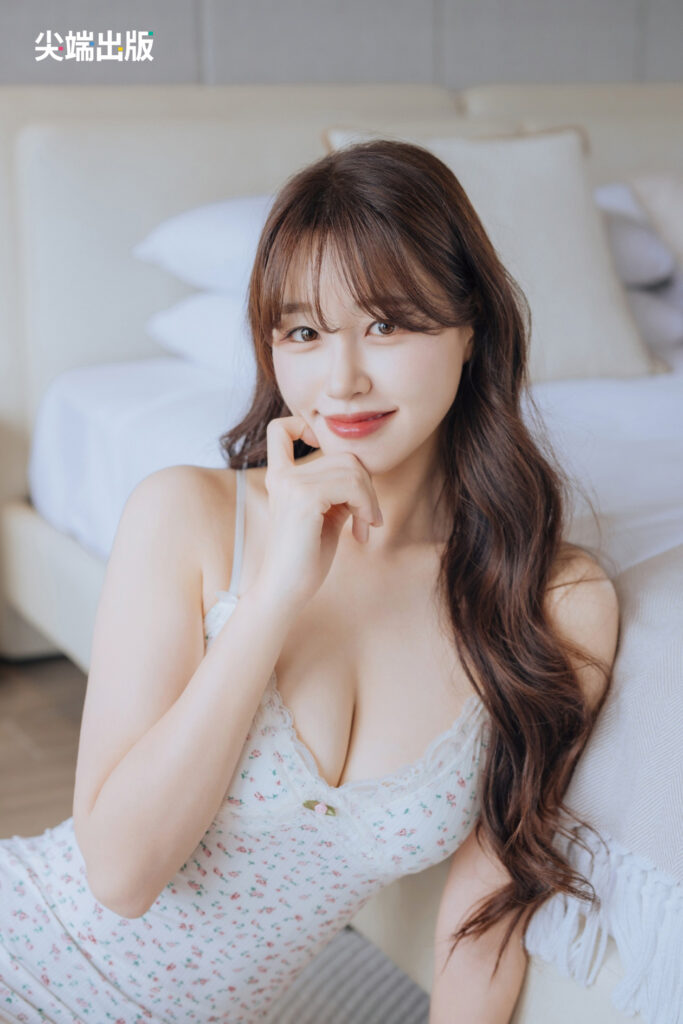 Kim Do-ah đội mũ cao bồi trong bộ ảnh
