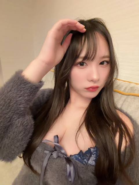 Buổi phát trực tiếp trên Instagram của một nữ diễn viên Nhật Bản
