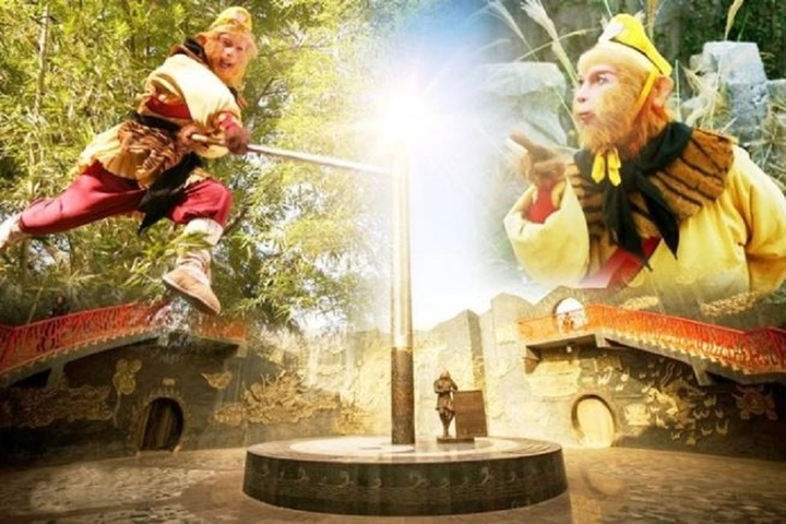 Tôn Ngộ Không cầm Như Ý Kim Cô Bổng trong tư thế chiến đấu