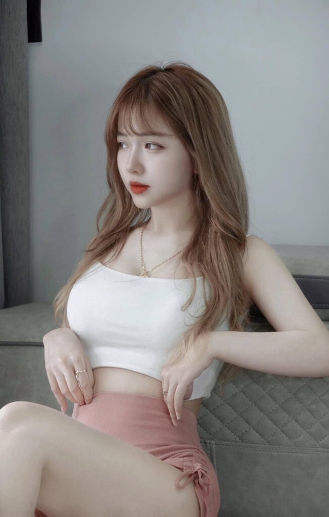Thùy Trang giữ vẻ trẻ trung ở tuổi 31