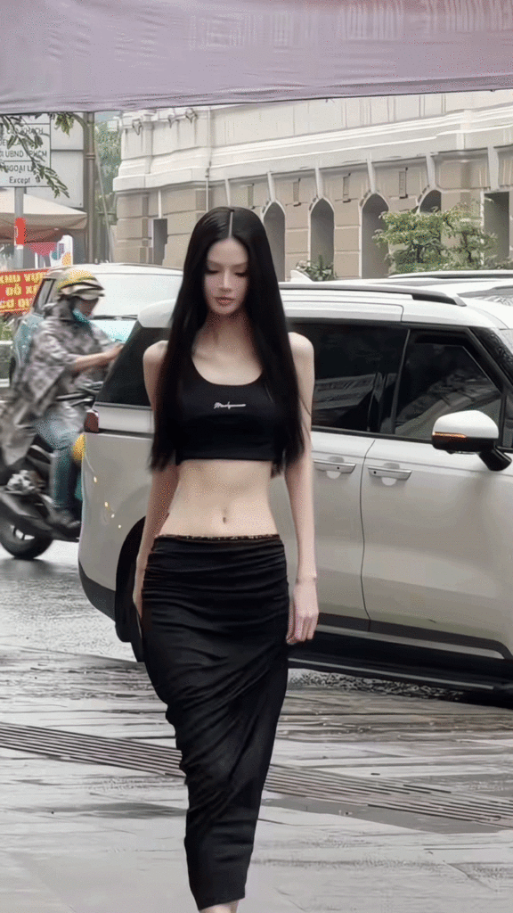 Nữ người mẫu tạo dáng với thần thái sắc sảo và phong cách high fashion