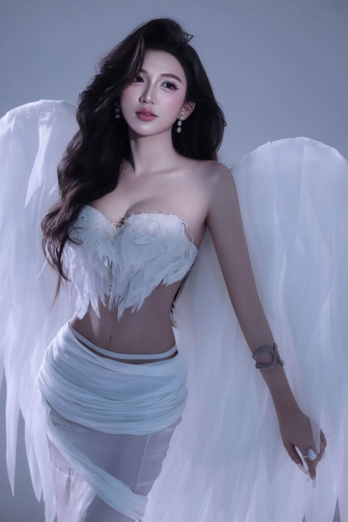 Cận cảnh gương mặt thanh tú của Lan Hương trong ánh sáng dịu