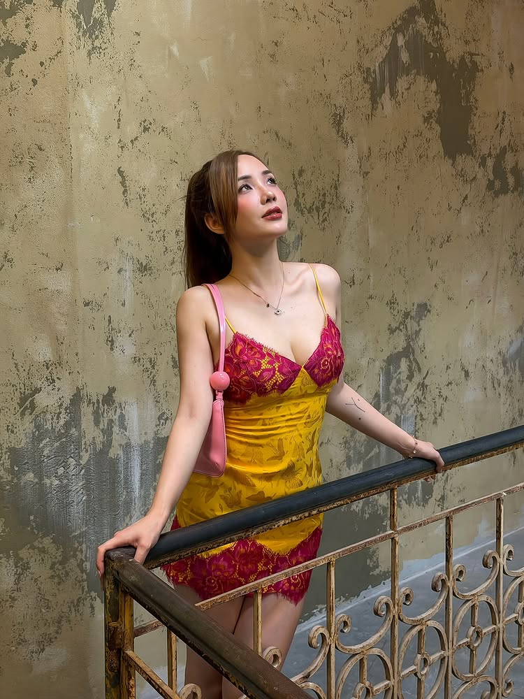 Võ Phương Linh nổi bật giữa hàng cây xanh của Hà Nội