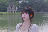 AMEE thay đổi biểu cảm khi quay clip tại nhà