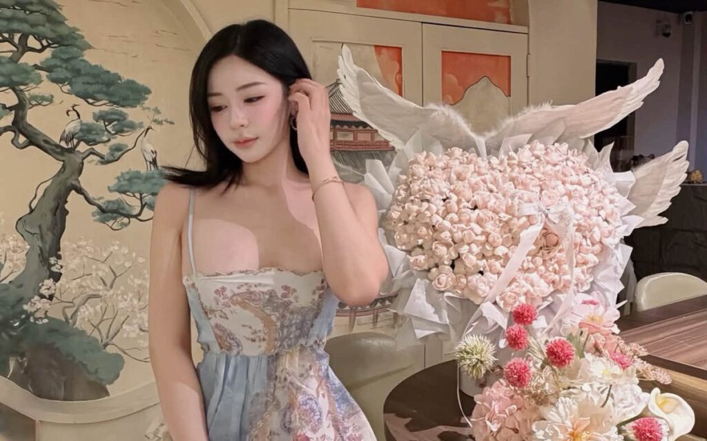Thiên Di diện váy nữ tính trong loạt ảnh theo phong cách cottagecore