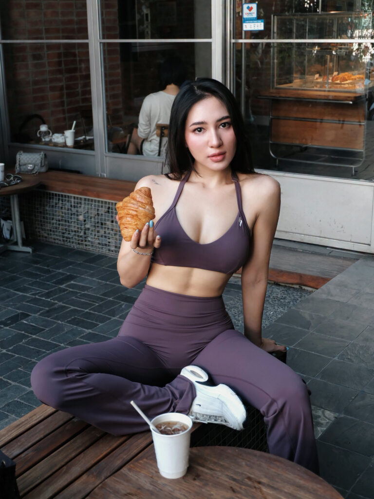 Mỹ Duyên dạo chơi giữa không gian xanh ở Nha Trang