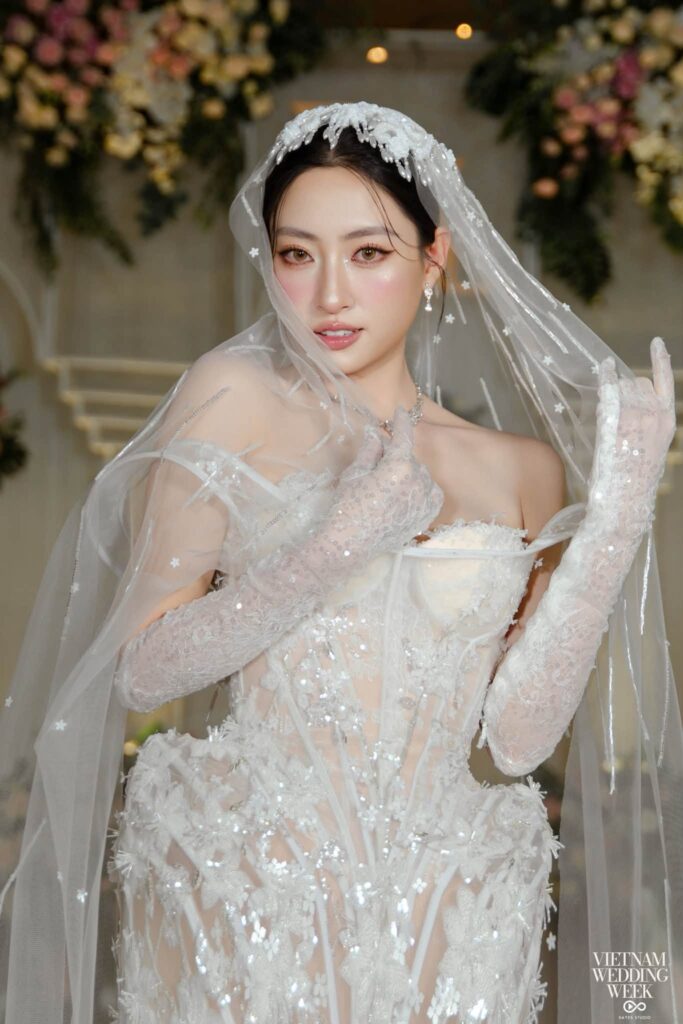Khoảnh khắc nghỉ hè của Lương Thùy Linh bên bờ biển
