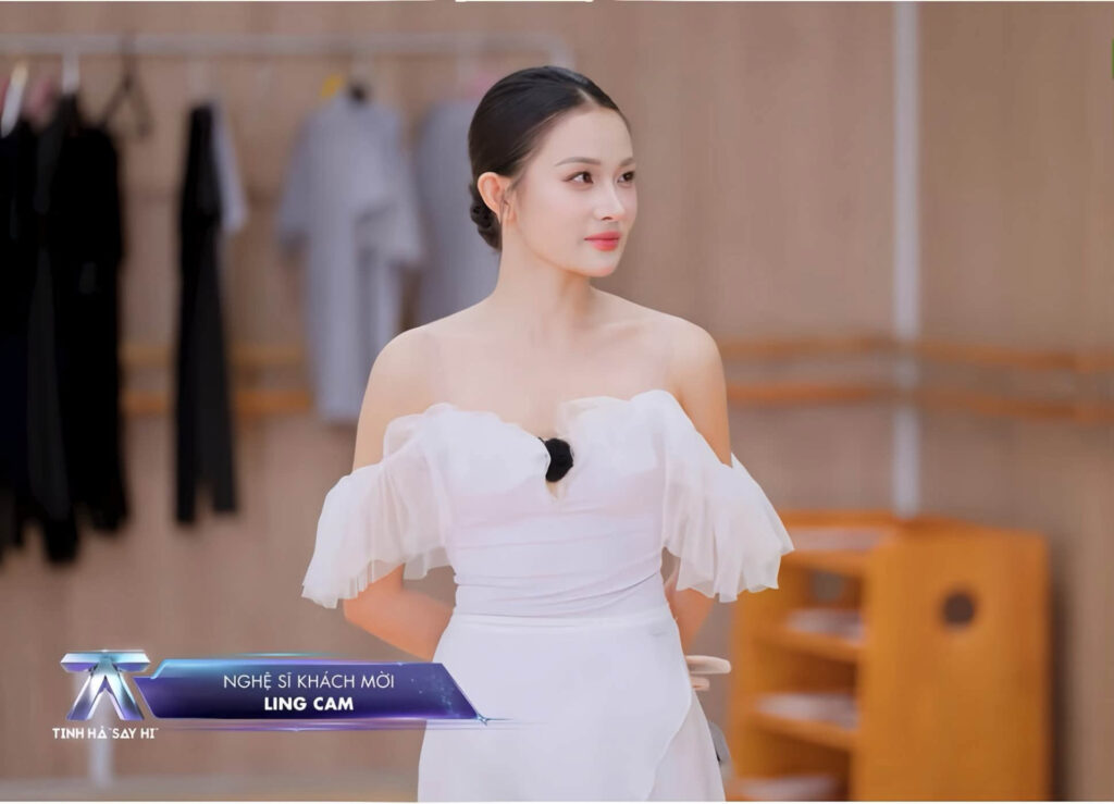 Ling Cam tham gia biểu diễn với vai trò vũ công trên sân khấu âm nhạc