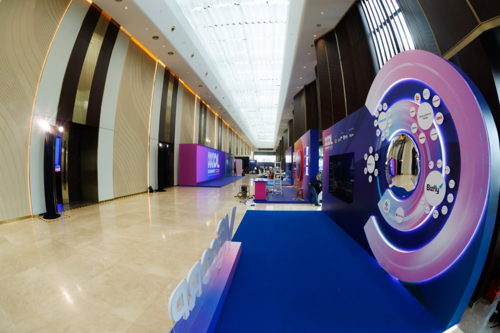 MC Khánh Vy và MC Vĩnh Phú chạy thử phần dẫn chương trình