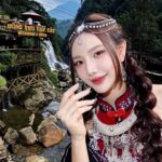 Atittaya Chaiyasing tạo dáng giữa khung cảnh núi rừng Sapa