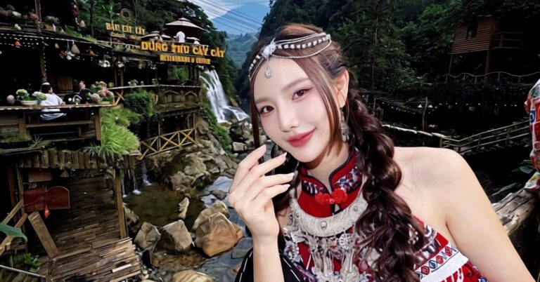 Atittaya Chaiyasing tạo dáng giữa khung cảnh núi rừng Sapa