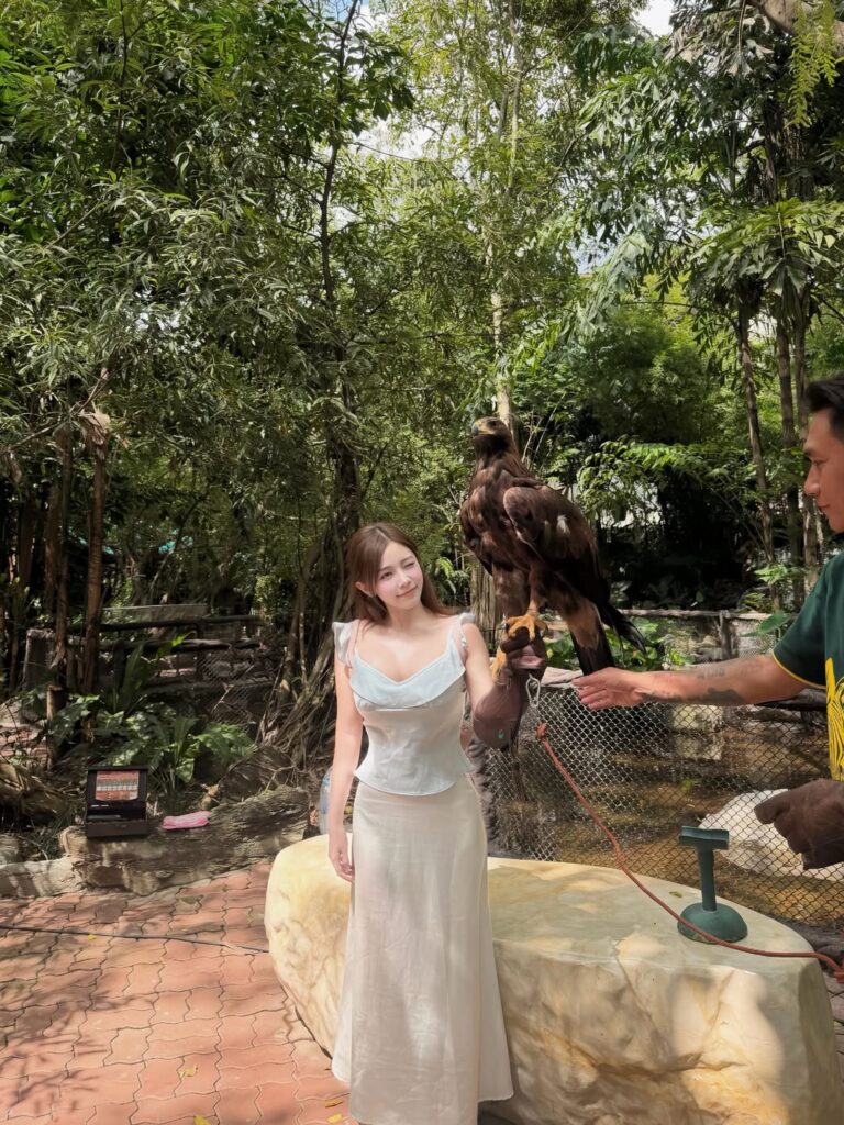Thiên Di ghi lại khoảnh khắc vui nhộn trong chuyến du lịch Thái Lan