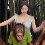 Thiên Di tạo dáng trong không gian xanh của một khu sở thú