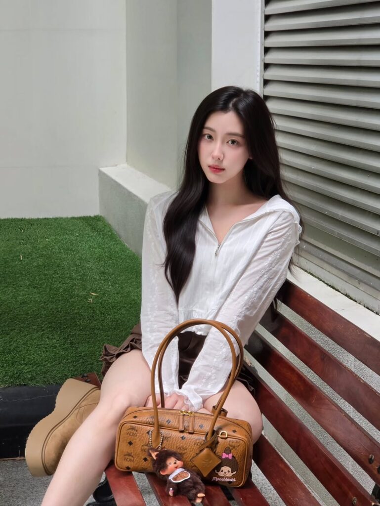 Aheye là thành viên nhóm nhạc nữ 4EVE của Thái Lan