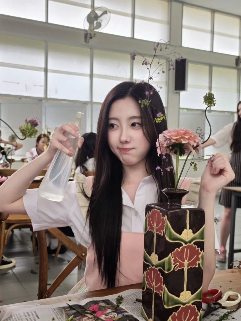 Aheye xuất hiện trong hoạt động cùng nhóm 4EVE