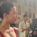Moon Ga Young tạo dáng trong bức ảnh chụp bằng camera thường
