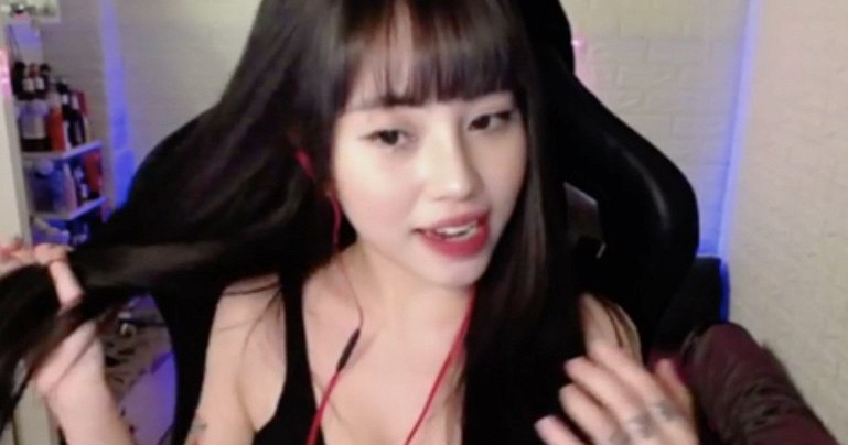 Lai Lai xuất hiện trong hình ảnh thời kỳ hoạt động livestream